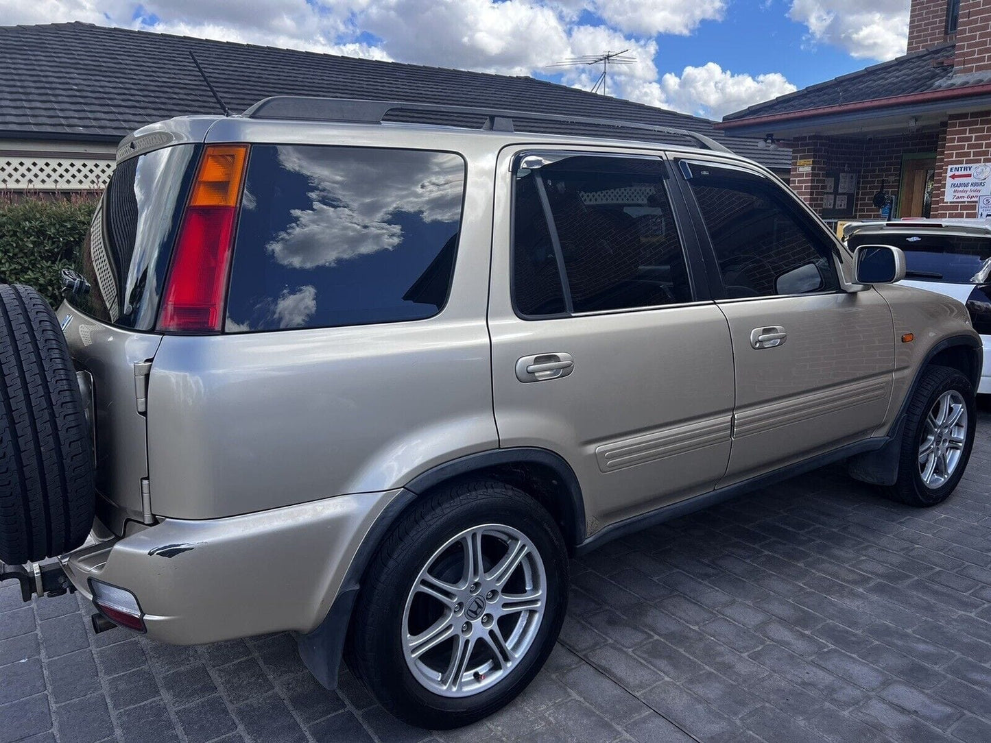 Installed view - Honda CRV Weather Shields 1997-2001 - HIC Premium