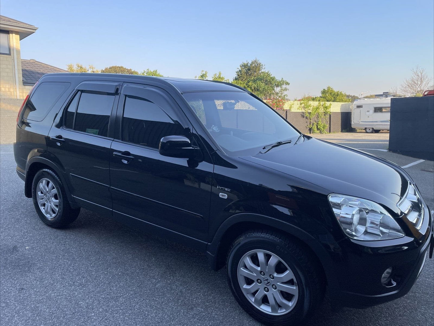 Installed view - Honda CRV Weather Shields 2002-2006 - HIC Premium