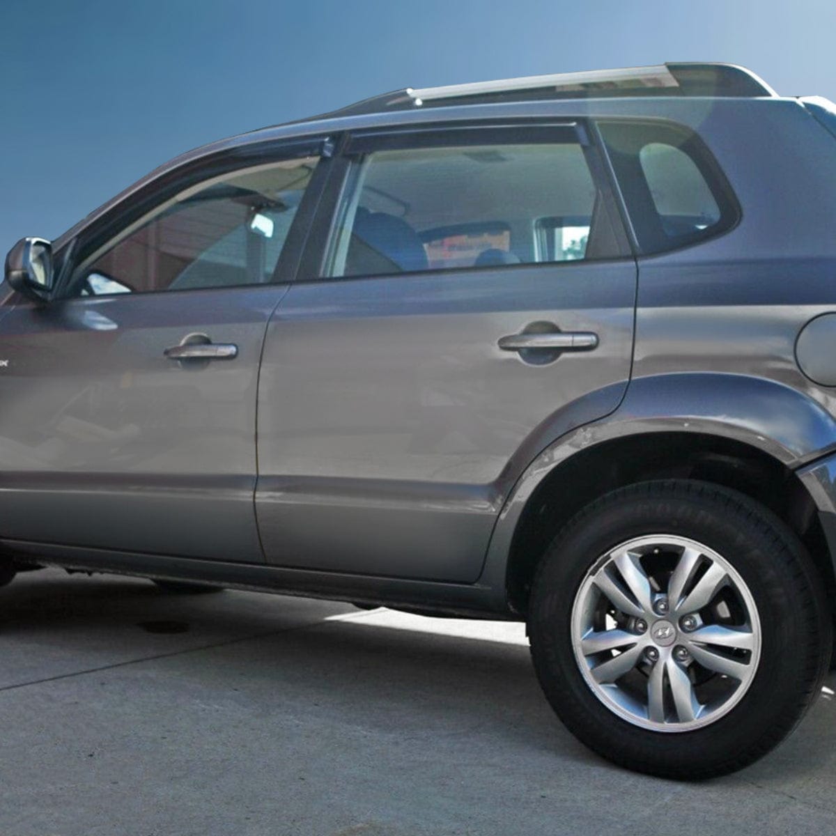 Installed view - Hyundai Tucson 2005-2010 Weather Shields - HIC Premium