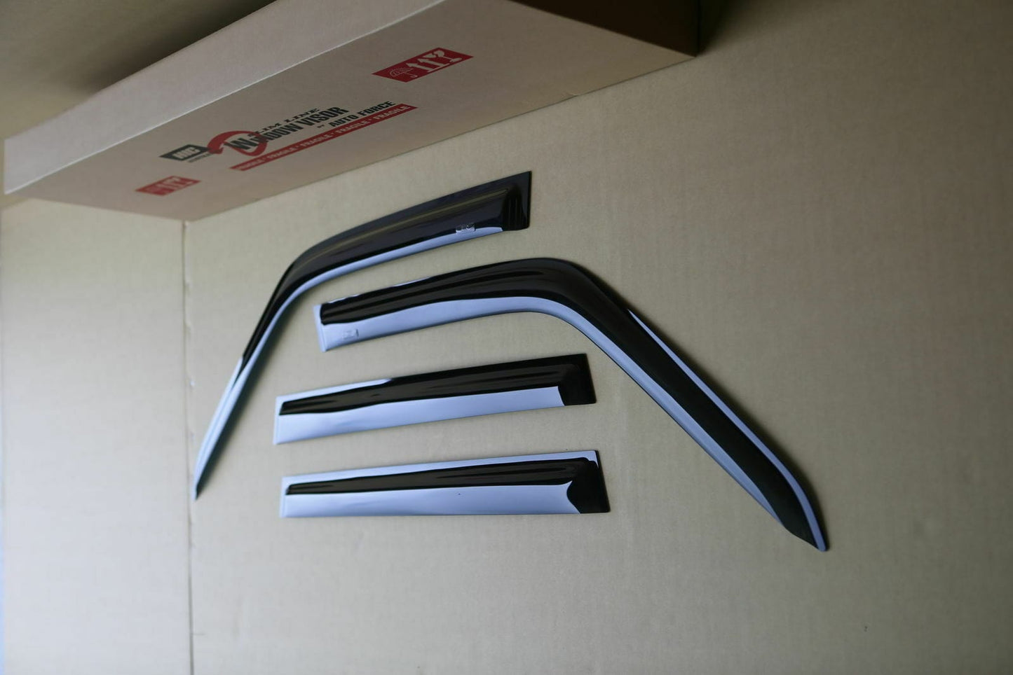 Installed view - Land Rover Discovery 1 Weather Shields - HIC Premium