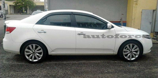 
                          Installed view -  Kia Cerato Sedan Weather Shields 2009-2012 - HIC Premium
                      