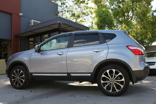 
                          Installed view -  Nissan Dualis Qashqai Weather Shields 2007-2013 - HIC Premium
                      