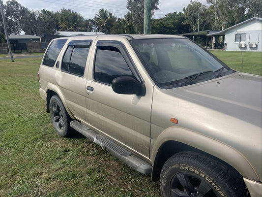 
                          Installed view -  Nissan Pathfinder R50 WX Weather Shields 1996-2005 - HIC Premium
                      